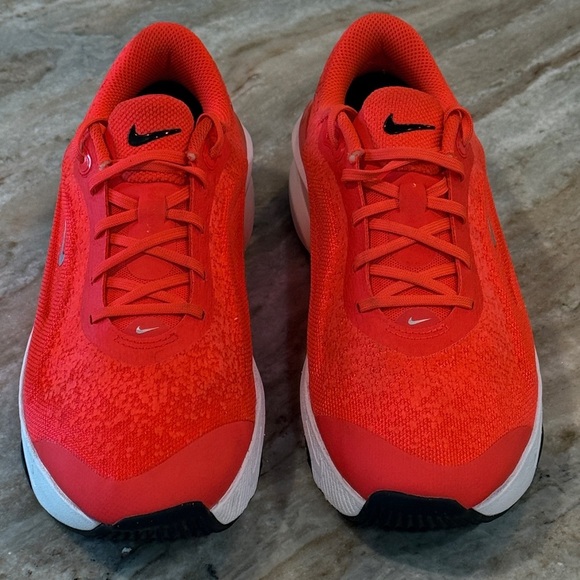 Women’s NIKE Versair Training Shoes- Bright orange/red. Size 9 - Picture 5 of 10
